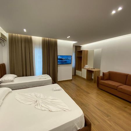 Hotel Vila Mare Durrës Exteriör bild