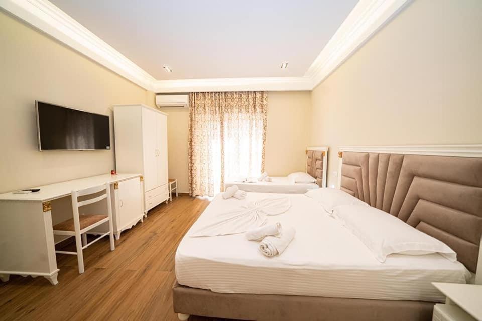 Hotel Vila Mare Durrës Exteriör bild