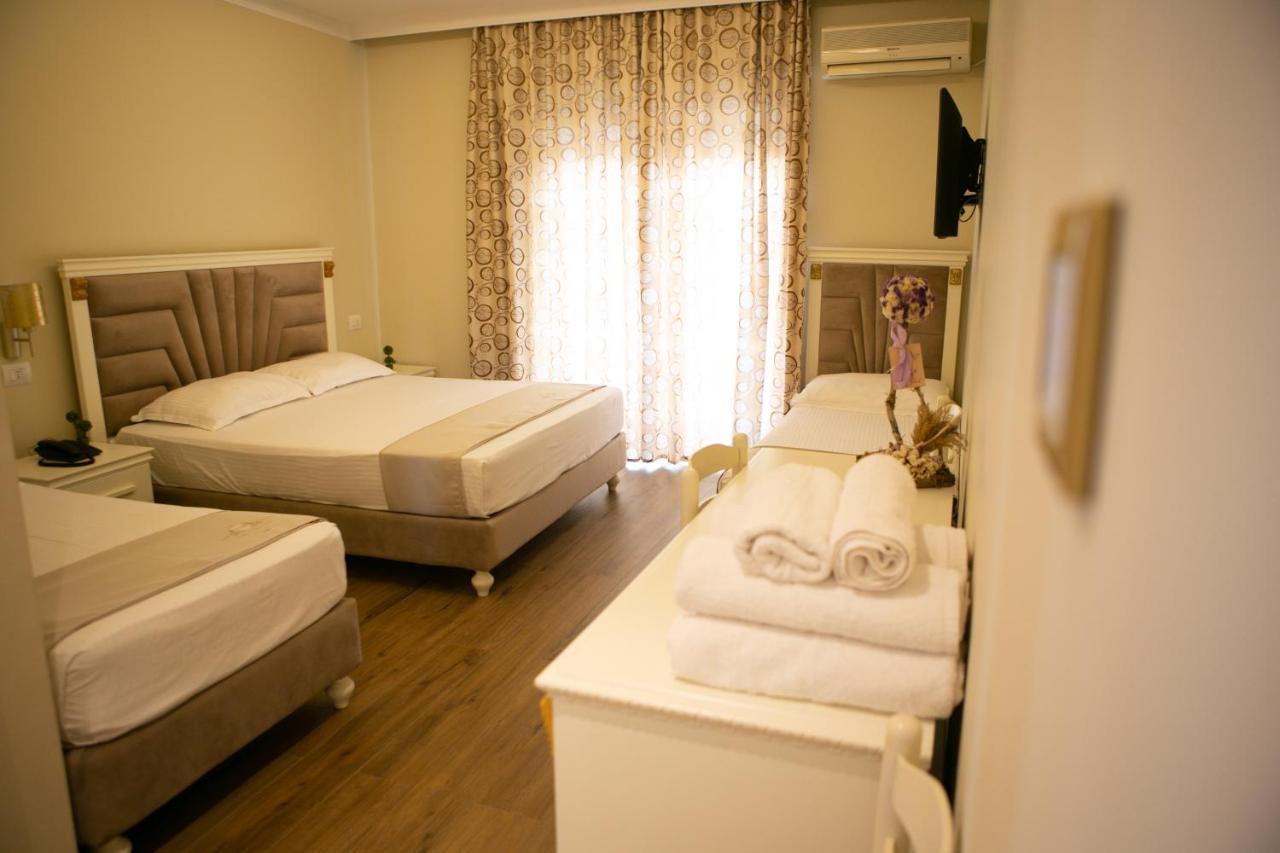 Hotel Vila Mare Durrës Exteriör bild
