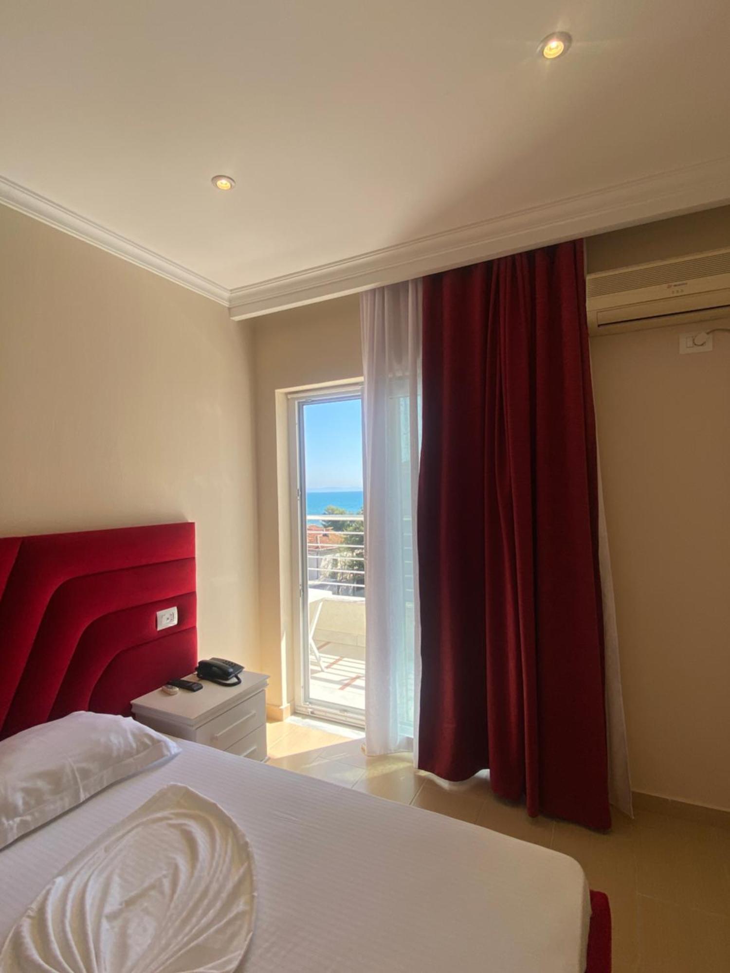 Hotel Vila Mare Durrës Exteriör bild