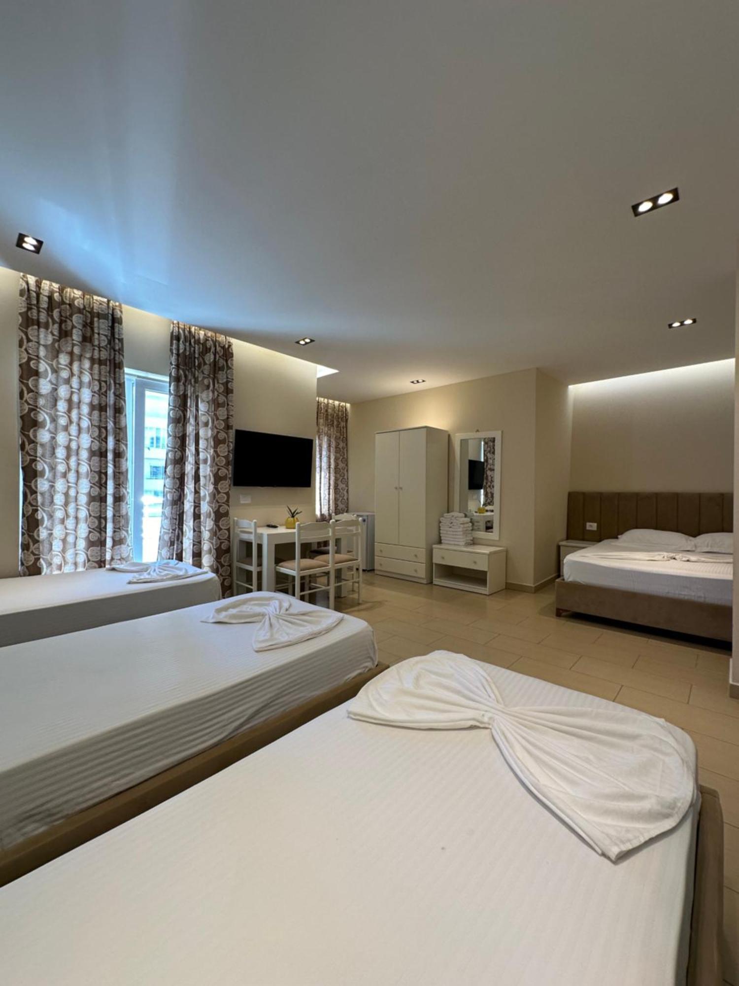 Hotel Vila Mare Durrës Exteriör bild