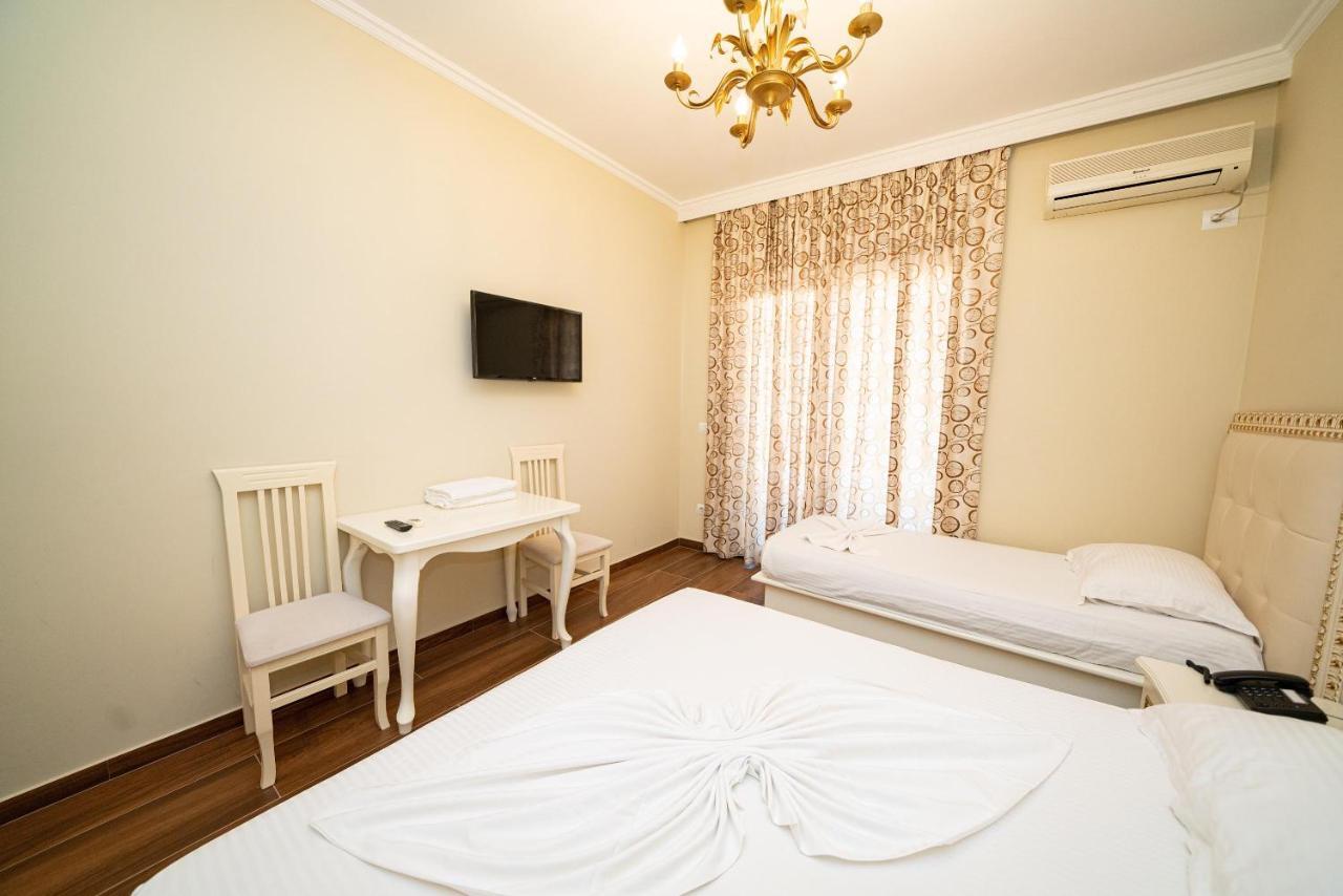 Hotel Vila Mare Durrës Exteriör bild